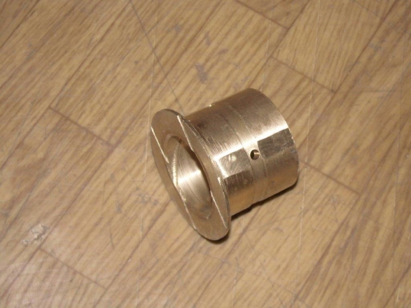 Buchse mit Bund im Getriebe UTB Fiat